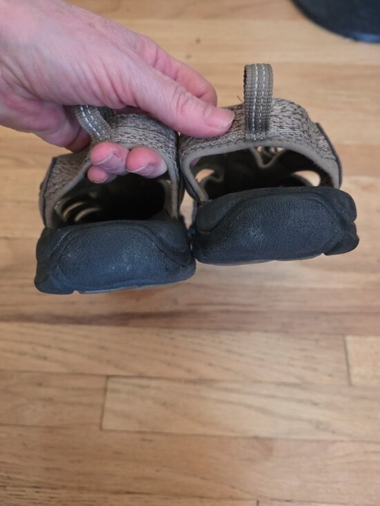 Sandals_&_Flip_Flops